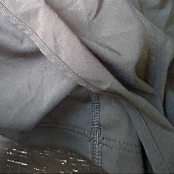 Under Armour Girls 2 in 1 shorts size YMD - Picture 6 of 6